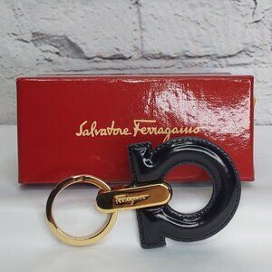 SALVADOR FERRAGAMO 'GANCINI' LEATHER KEY FOB GOLD KEY RING W/ORIGINAL BOX